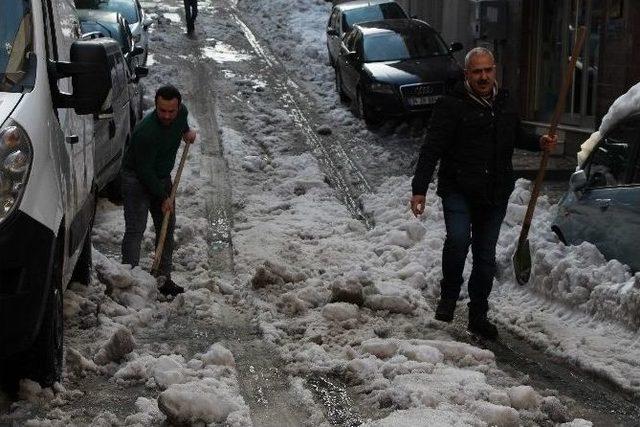 Kar Bitti Geriye Pisliği Kaldı