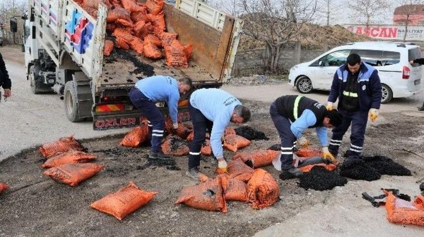 Başiskele&rsquo;de Bozulan Yollar Onarılıyor