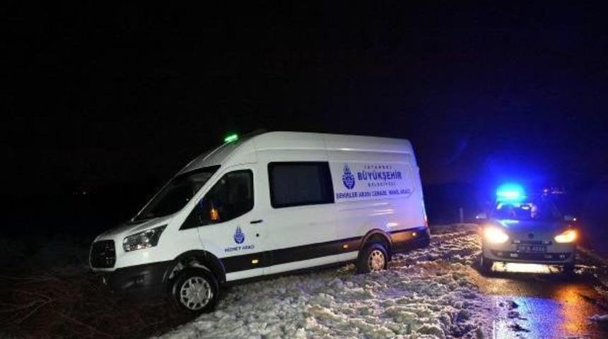 Ağaca &Ccedil;arpan Cenaze Aracının S&uuml;r&uuml;c&uuml;s&uuml; Yaralandı