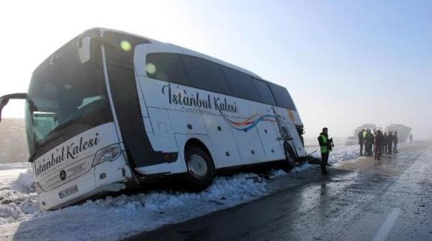 Bucak'ta Zincirleme Kaza: 1 &Ouml;l&uuml;, 6 Yaralı