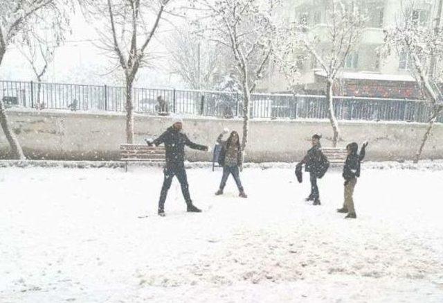 Şehit Polisin Adını Bedenleriyle Kara Yazdılar 1