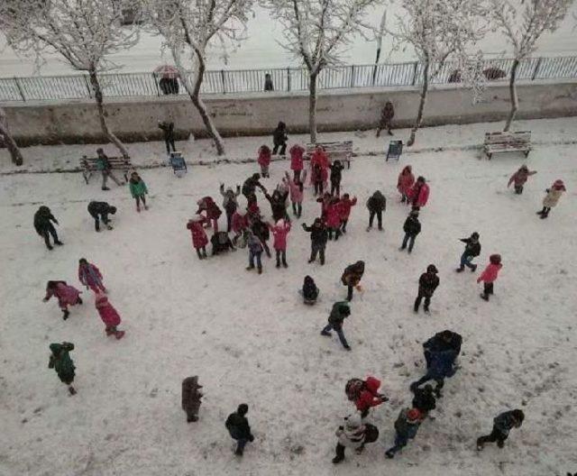 Şehit Polisin Adını Bedenleriyle Kara Yazdılar 2