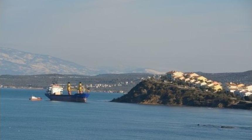 Aliağa&rsquo;da Hacizli Gemi &Ccedil;apasından Kurtulup S&uuml;r&uuml;klendi