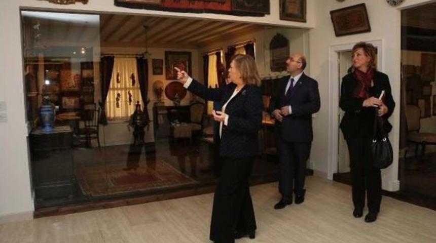 Sakıp Sabancı M&uuml;zesi'nde Feyhaman Duran Sergisi