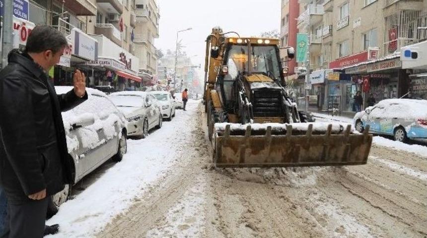 Başkan Şirin Karla M&uuml;cadele &Ccedil;alışmalarını Yerinde İnceledi