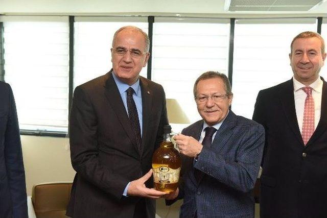 Voleybol Federasyonu&rsquo;ndan Başkan Uğur&rsquo;a Ziyaret 3