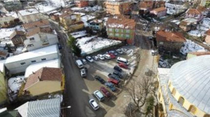 Başiskele&rsquo;de Kamulaştırılarak Yıkılan Yapıların Alanı Meydan Ve Otoparka &Ccedil;evrildi