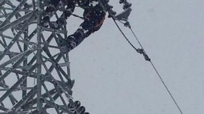 Yoğun Kar Yağışı Elektrik Dağıtım Hatlarını Etkiledi