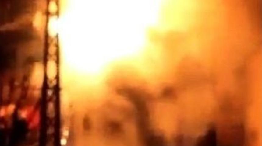 Isınmak İ&ccedil;in Elektriğe Y&uuml;klendiler, Mahallenin Trafosu Cayır Cayır Yandı