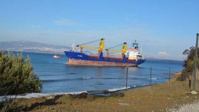 Hacizli Gemi 3 Mil Sürüklenip Karaya Oturdu