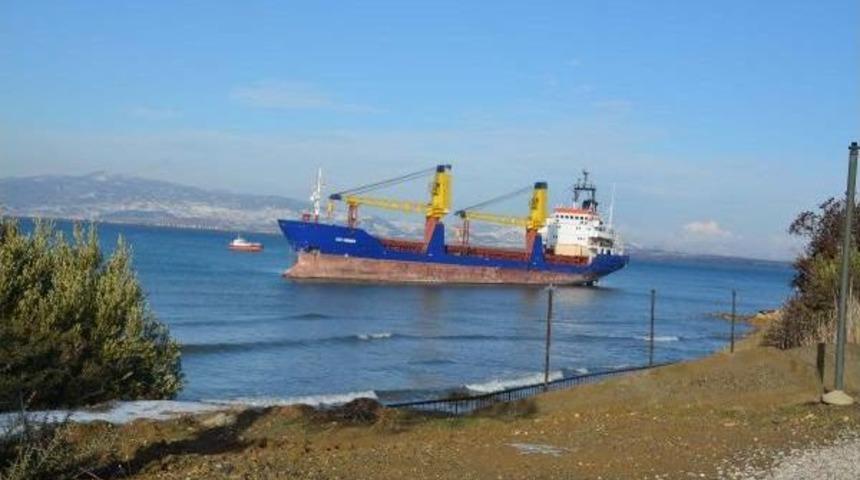 Hacizli Gemi 3 Mil Sürüklenip Karaya Oturdu