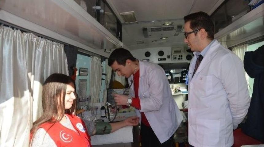 Gen&ccedil;lerden Kan Bağışı