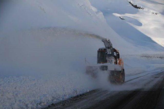 Tunceli de Kar Yağışı Nedeniyle 250 K&ouml;y Yolu Ulaşıma Kapandı 2