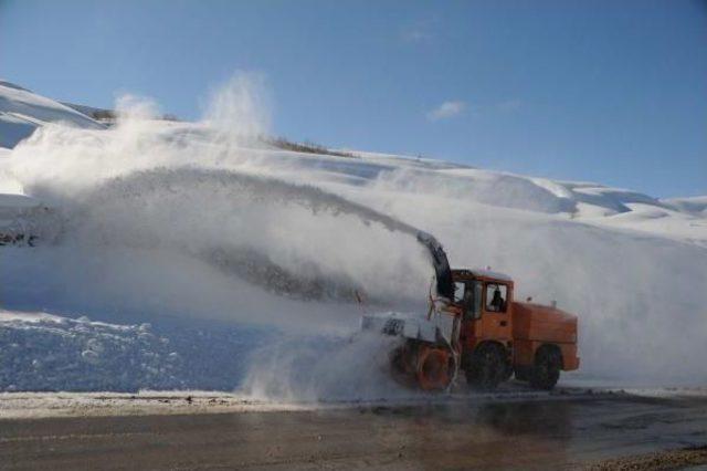 Tunceli de Kar Yağışı Nedeniyle 250 K&ouml;y Yolu Ulaşıma Kapandı 3
