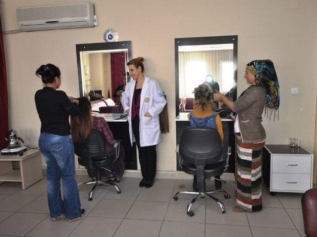 Y&uuml;reğir Belediyesi&rsquo;nden Suriyeli Kadınlara Meslek Kursu 1