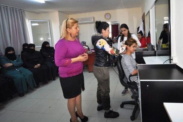 Y&uuml;reğir Belediyesi&rsquo;nden Suriyeli Kadınlara Meslek Kursu 2