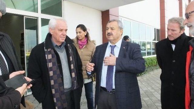 Burhaniye’ De Babayiğit Başkan Uysal’a Danışman Oldu