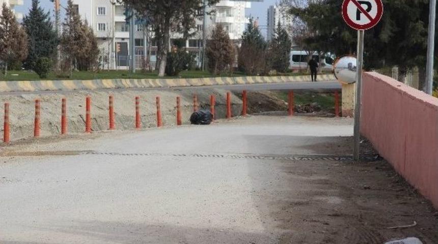 Hastane &Ouml;n&uuml;ndeki Ş&uuml;pheli Poşetten &Ccedil;&ouml;p &Ccedil;ıktı