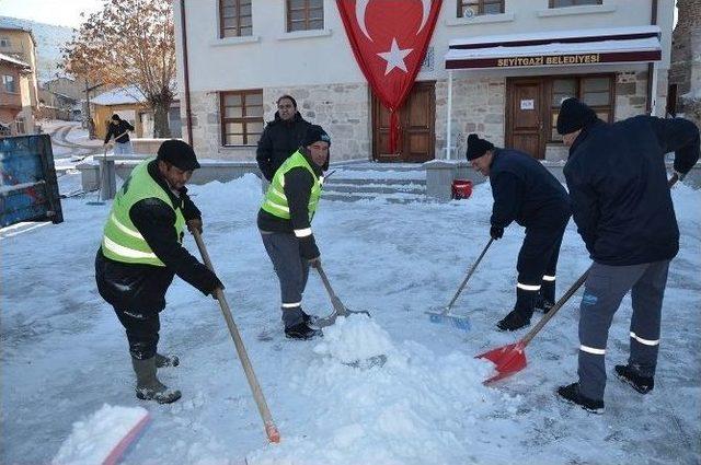 Seyitgazi Belediyesi’nin Karla Mücadelesi