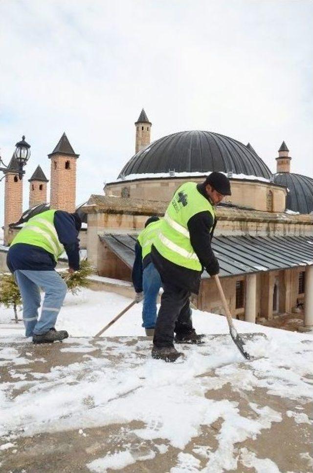 Seyitgazi Belediyesi’nin Karla Mücadelesi