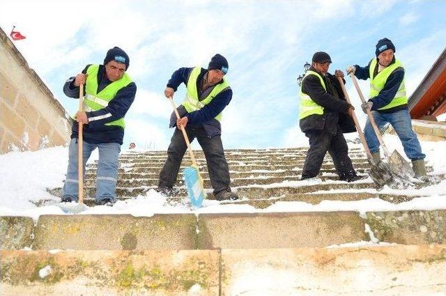 Seyitgazi Belediyesi’nin Karla Mücadelesi