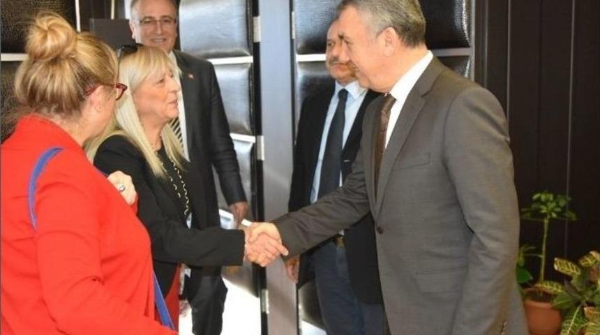 İtalyan Delegeler Om&uuml;&rsquo;de