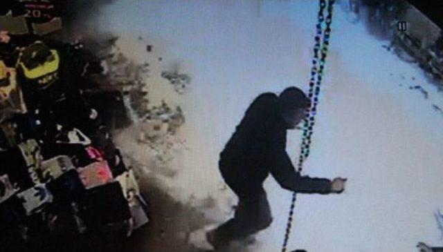 Beyazıt ta Tentenin &Ccedil;&ouml;kme Anı Kamerada 1