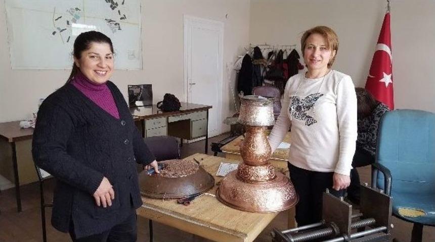 Bakırı Sadece &Ccedil;ıkartmıyor Aynı Zamanda İşlemeyi &Ouml;ğreniyorlar