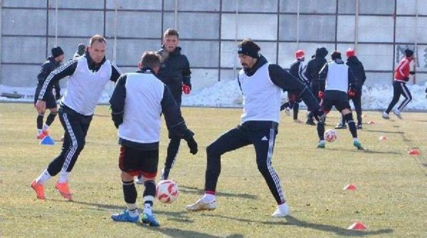 Sivasspor Teknik Direkt&ouml;r&uuml; Bakkal: Hedefimiz Şampiyonluk