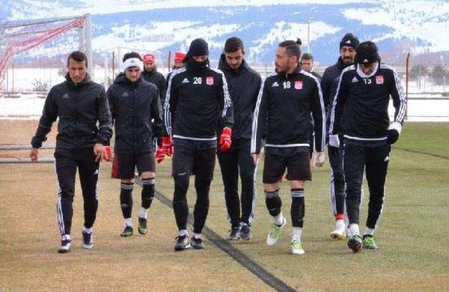 Sivasspor Teknik Direktörü Bakkal: Hedefimiz Şampiyonluk