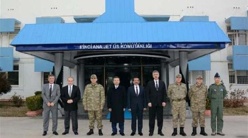 Diyarbakır'da, 'g&uuml;venlik Koordinasyonu' Toplantısı Darbeye Karışan Savaş U&ccedil;aklarının Kalktığı &Uuml;ste Yapıldı