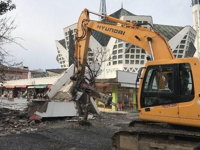 Akçakoca Merkez Cami Çevre Düzenlemesi Başladı