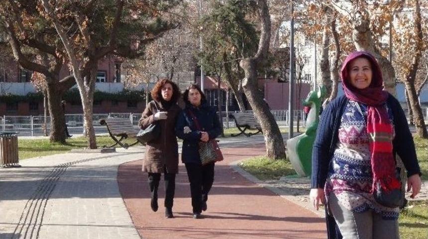 Diyarbakır’da Güneşi Gören Parka Koştu