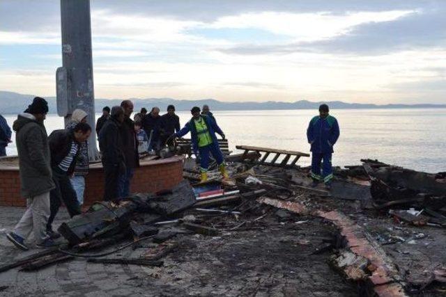 Balık Restoranı Tekne, Şiddetli Lodosta Parampar&ccedil;a Oldu 1