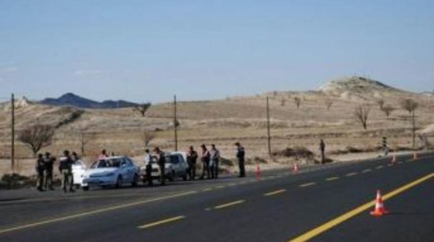 Jandarma 6 G&uuml;n İ&ccedil;inde 33 Şahıs Yakaladı