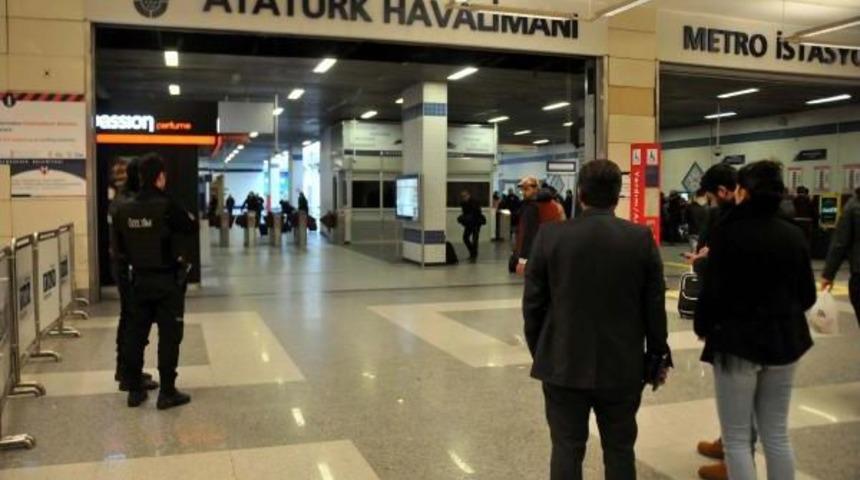 Atat&uuml;rk Havalimanı Metrosunda 'reina Saldırganı' Alarmı