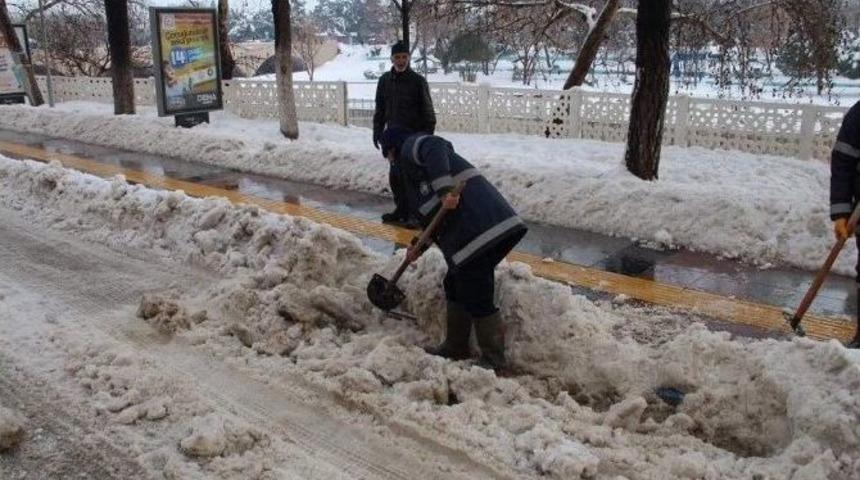 Biga Belediyesinden Yoğun Mesai