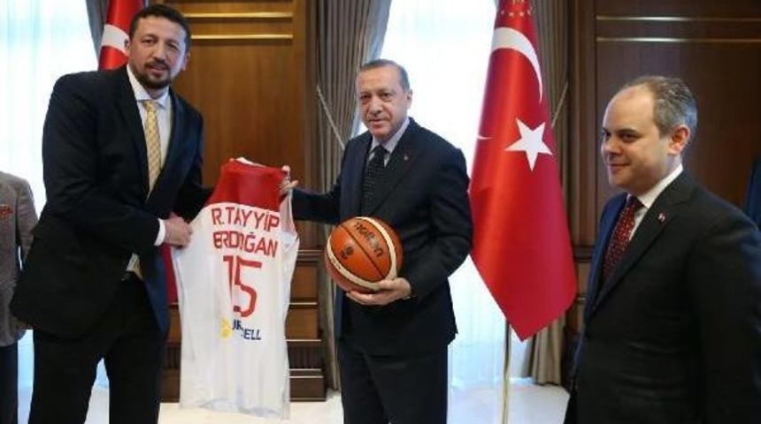 Cumhurbaşkanı Erdoğan, Tbf Y&ouml;netim Kurulu'nu Kabul Etti