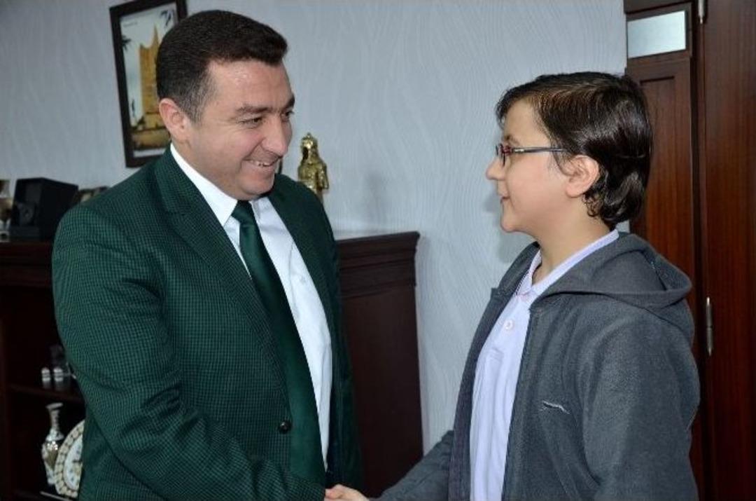 Başkan Bakıcı Başarılı &Ouml;ğrencileri &Ouml;d&uuml;llendirdi