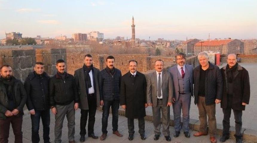 Uşak Belediyesi&rsquo;nden Kayyum Belediyelere Ziyaret