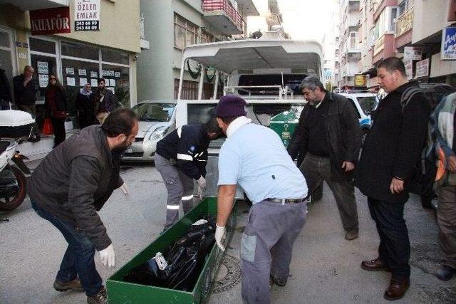 Su Tesisatçısı, Su Basmış Evinde Ölü Bulundu