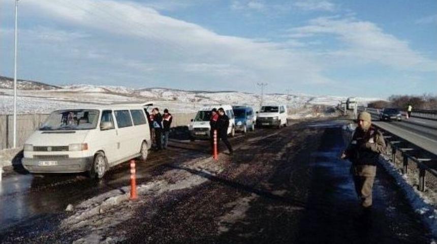 Boz&uuml;y&uuml;k Jandarması Sağlıksız Gıdaya Ge&ccedil;it Vermedi