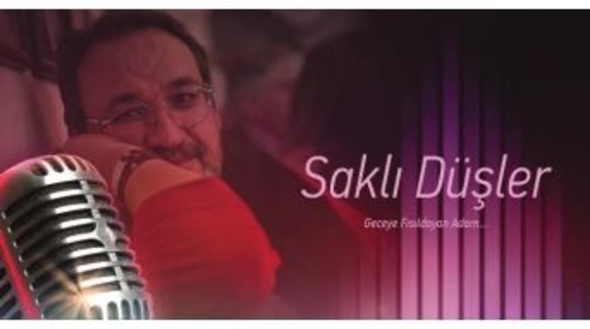 Radyo Programında Mutluluk Kartları Dağıtıyor