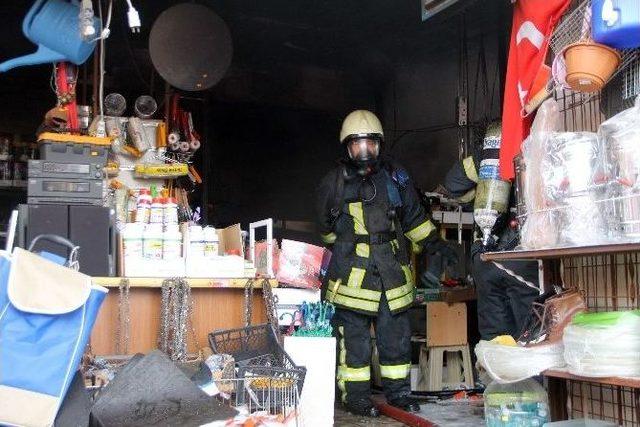 Nalbur D&uuml;kkanı Alevlere Teslim Oldu 1