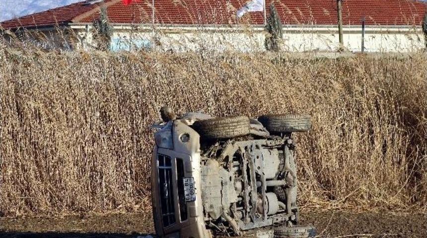 Manisa&rsquo;da Kamyonet Tarlaya U&ccedil;tu: 1 Yaralı