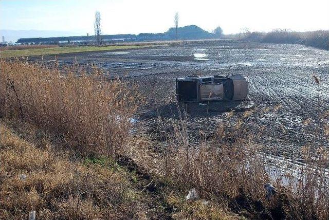 Manisa’da Kamyonet Tarlaya Uçtu: 1 Yaralı 1