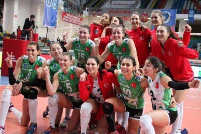 Bursa Büyükşehir Belediyespor - Stiinta Bacau: 3-1 (Cev Challange Cup)