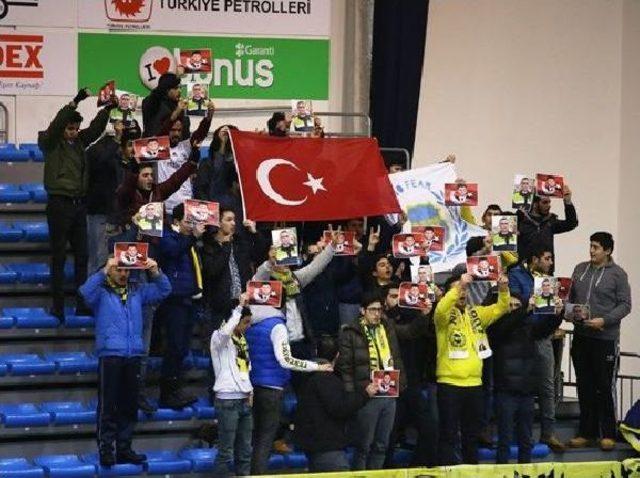 Fenerbahçe: 77 - Famila Schio: 64