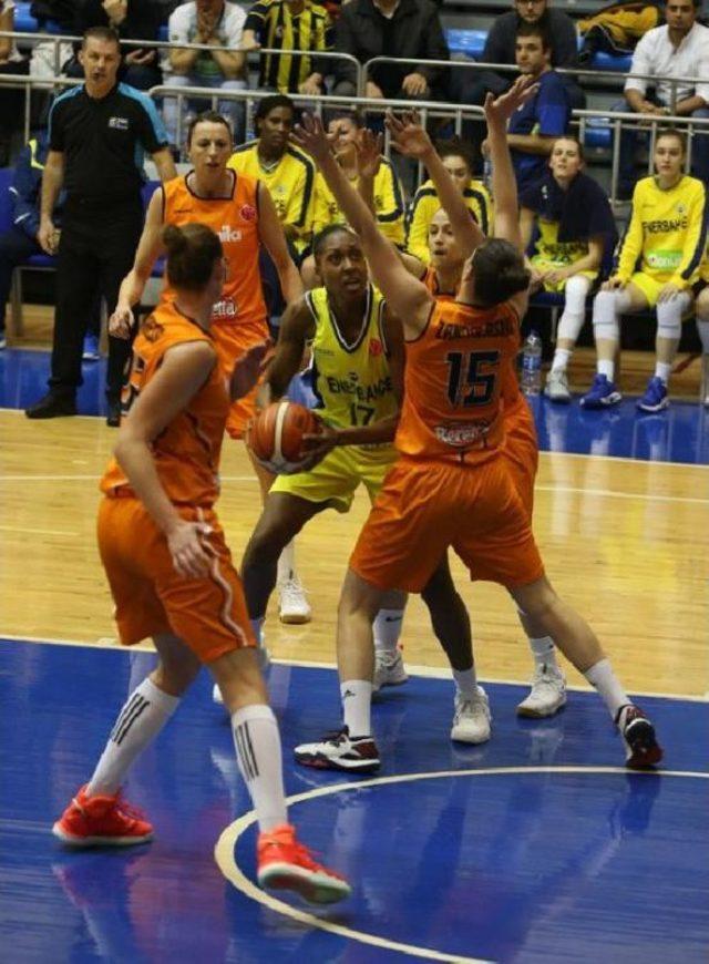 Fenerbahçe: 77 - Famila Schio: 64