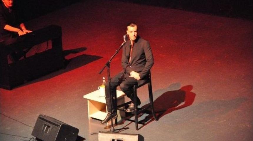 Cem Adrian, Gebze&rsquo;de Hayranlarına Unutulmaz Bir Gece Yaşattı